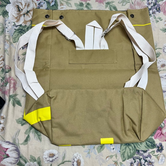 Canvas Backpack - Picture 10 of 12